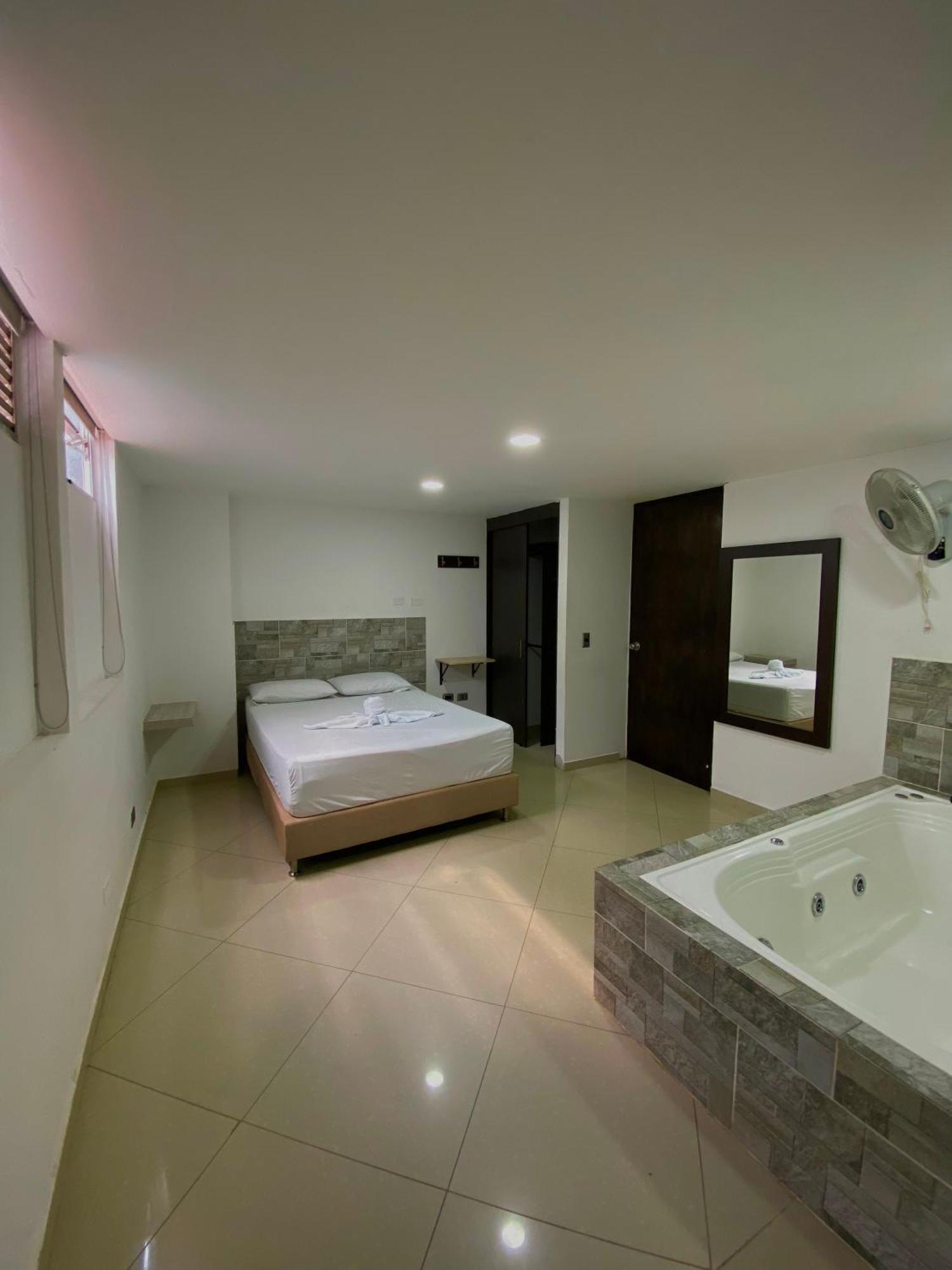 Hotel Buenos Aires Central メデジン エクステリア 写真